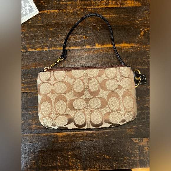 Coach Legacy Signature Flap Wristlet Purse Wallet Black - Picture 2 of 4